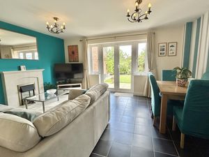 Lounge/Diner- click for photo gallery